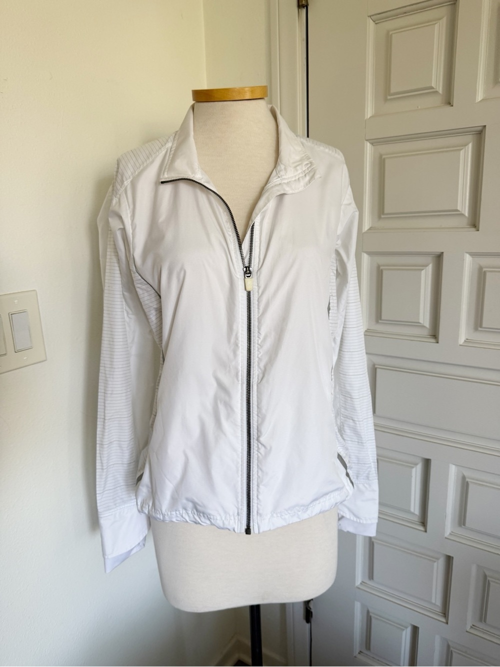 Athleta White Lightweight Zip-Front Jacket Athleisure Windbreaker Reflective